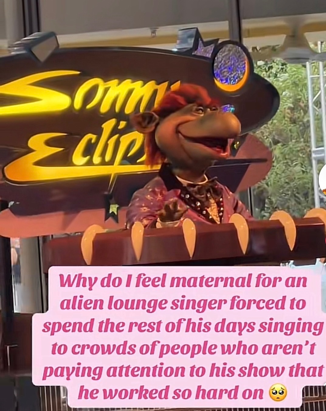 Meme about feeling maternal for an alien lounge singer